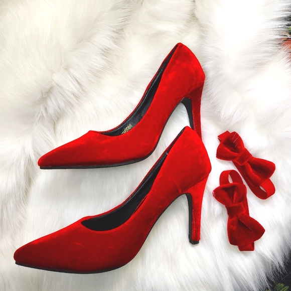 Red Velvet Heels with Optional Bows - Picture 11 of 12